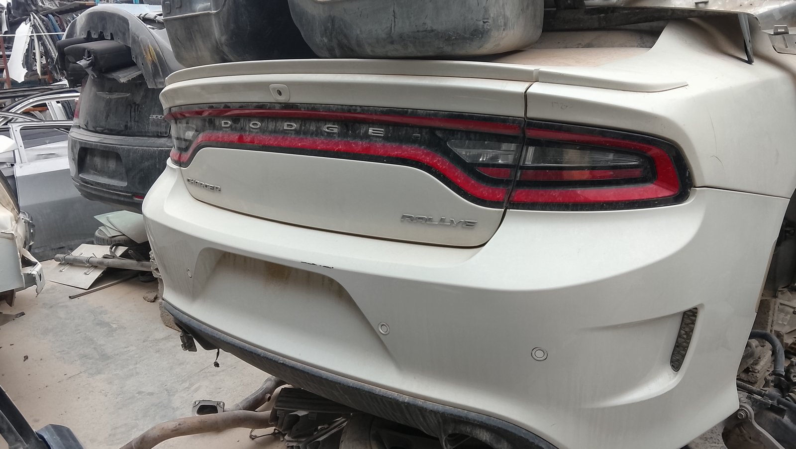 صدام خلفي دودج تشالنجر