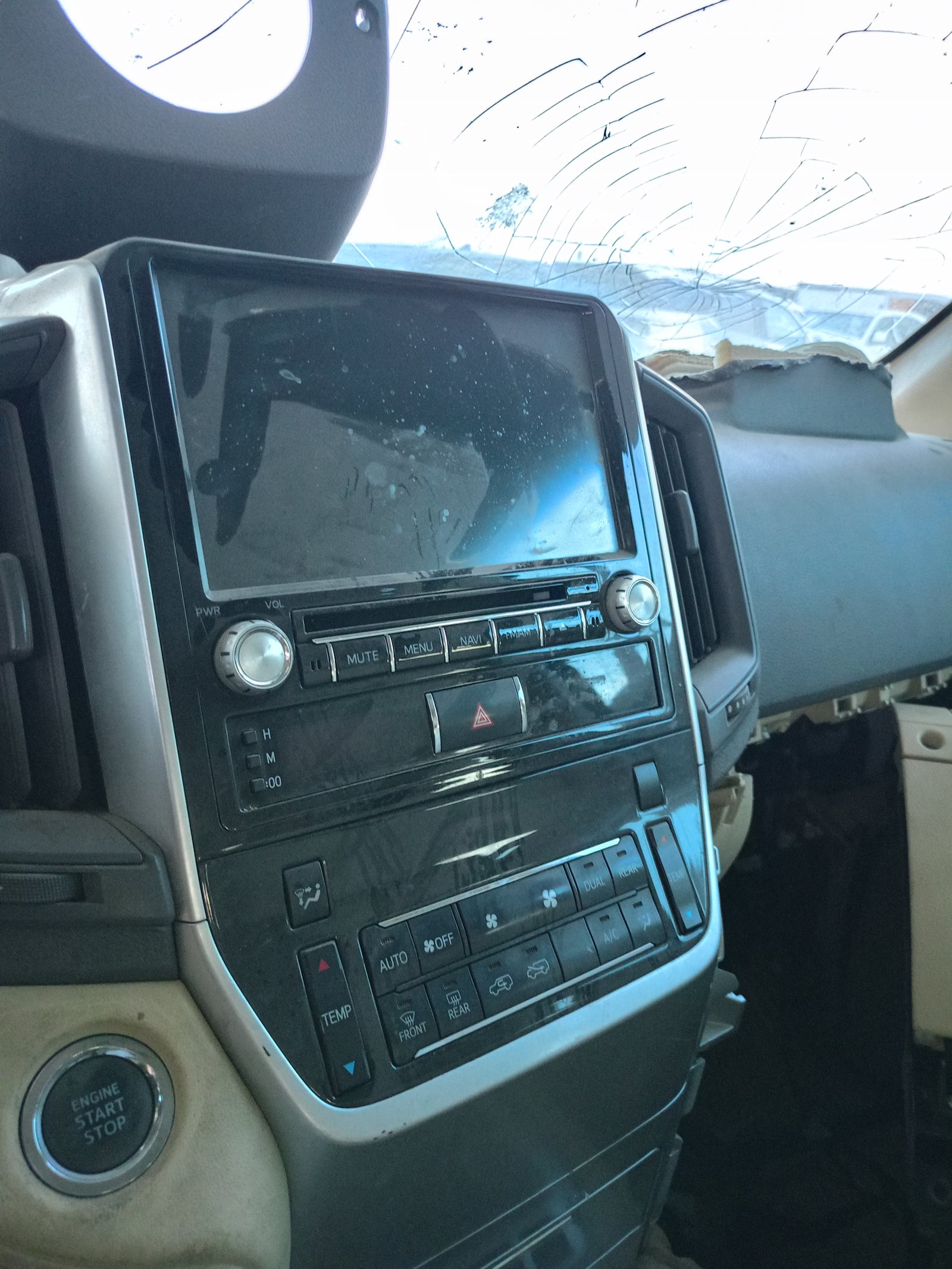 شاشة لاند كروزر موديل 2017