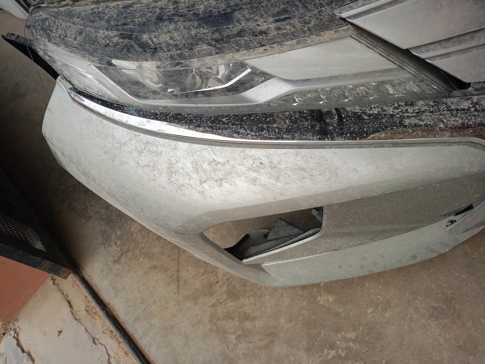 شمعة امام ميتسوبيشي مونتيرو 2023