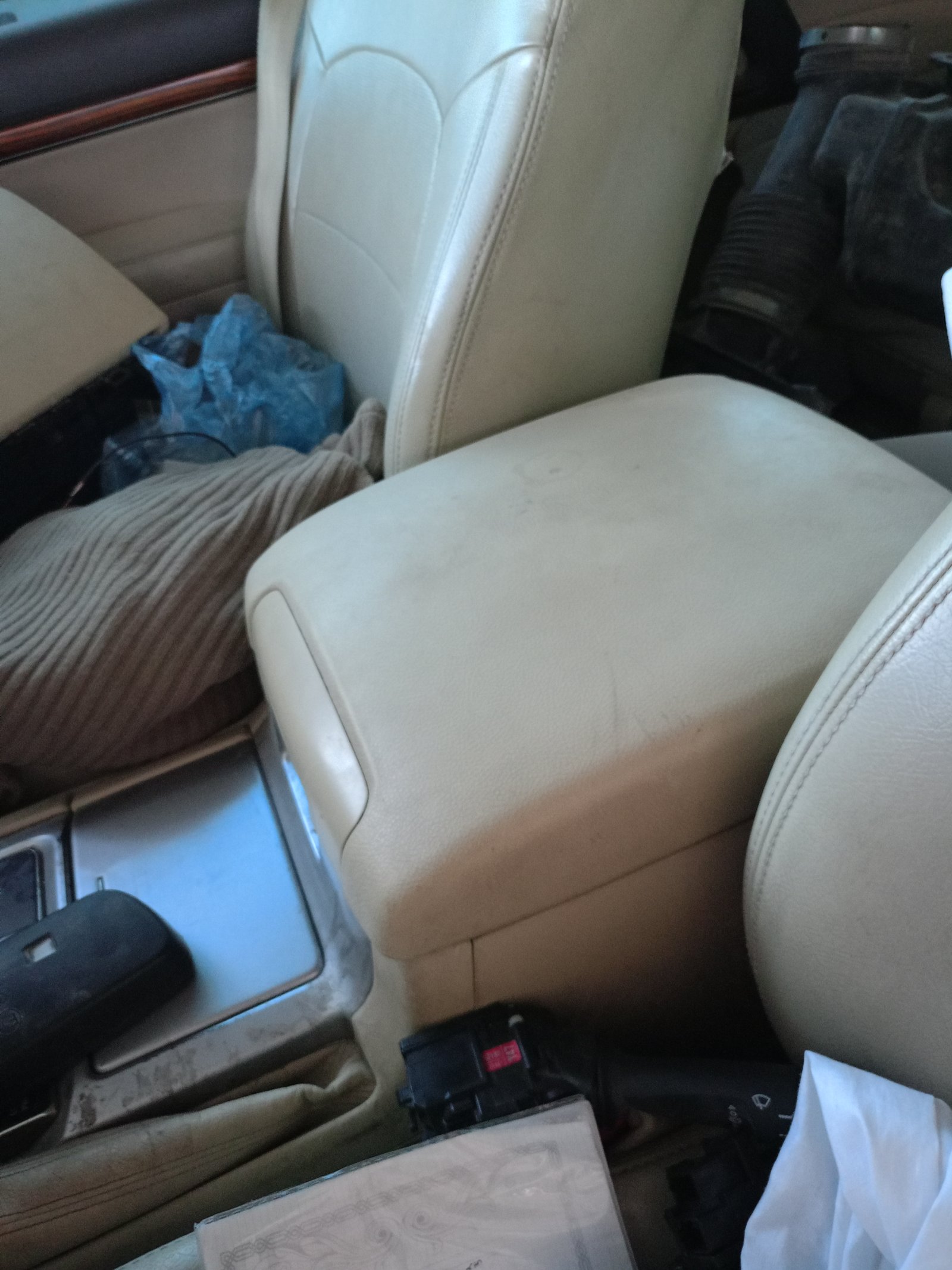 ثلاجة دخليةلاند كروزر موديل 2017  من غير ديكور