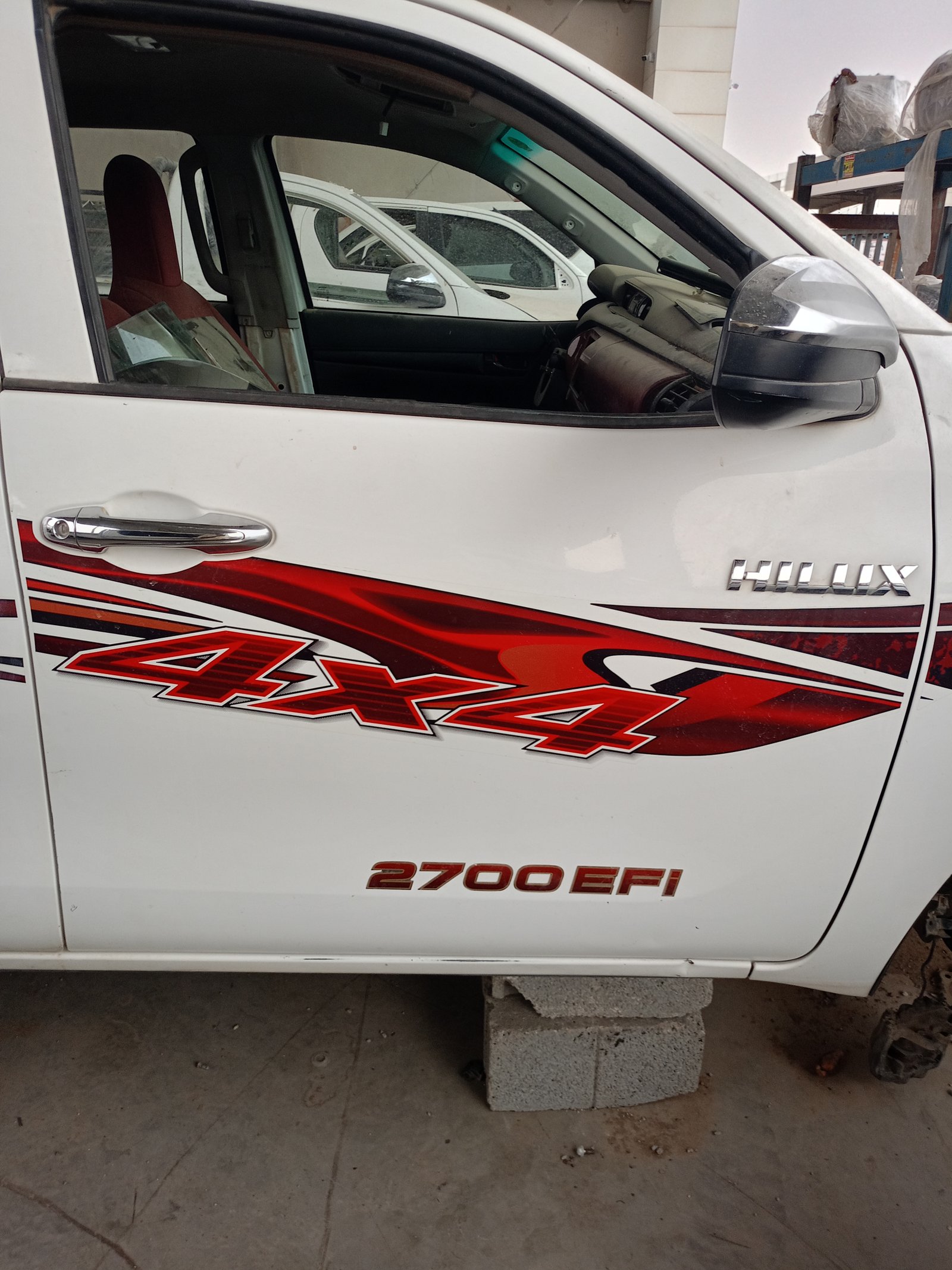 باب هايلوكس فاضي امامي 2016